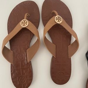 Tory Burch Thora Flip Flops in Brown Leather